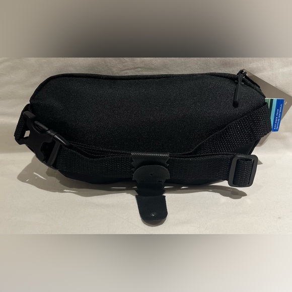 United Airlines Polaris Class Therabody Crossbody Inflight Amenity Bag - Picture 3 of 15